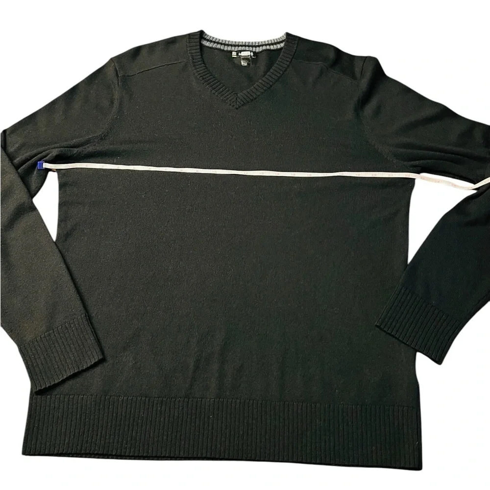 Men's Black V-Neck Smartwool Sweater Est Size Large